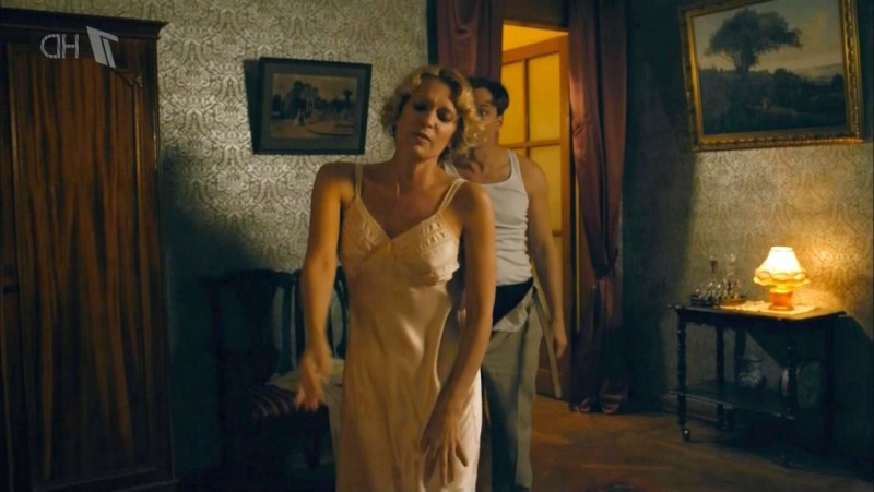 Olesya Sudzilovskaya legs