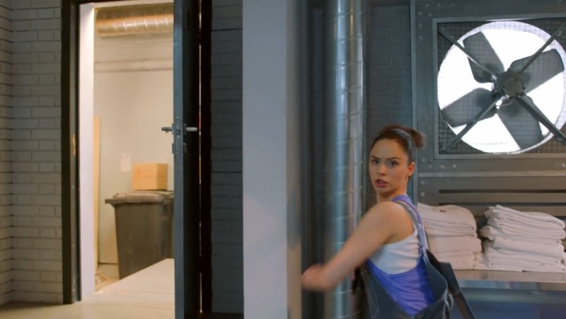 Black Black Naked without panties on the bedroom Chechen 30 years old