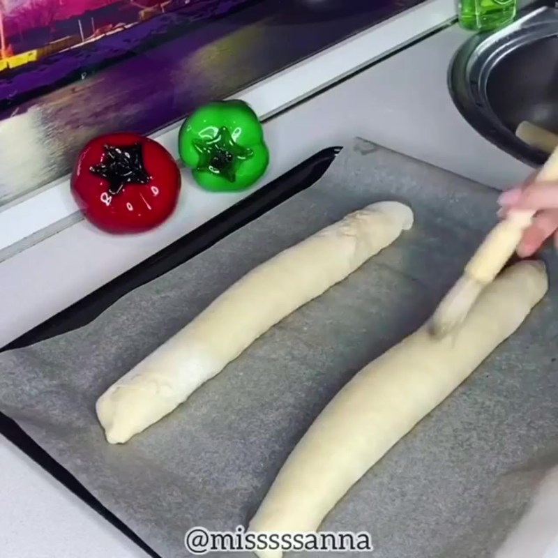 Cuts on round bread circuit