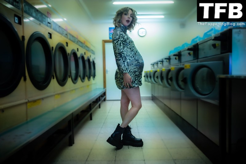 Sophie Di Martino Tits