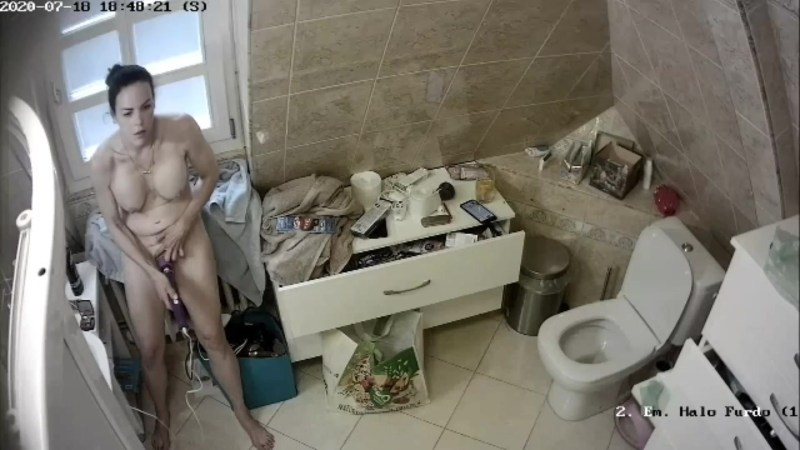 Mom bathes a hidden camera