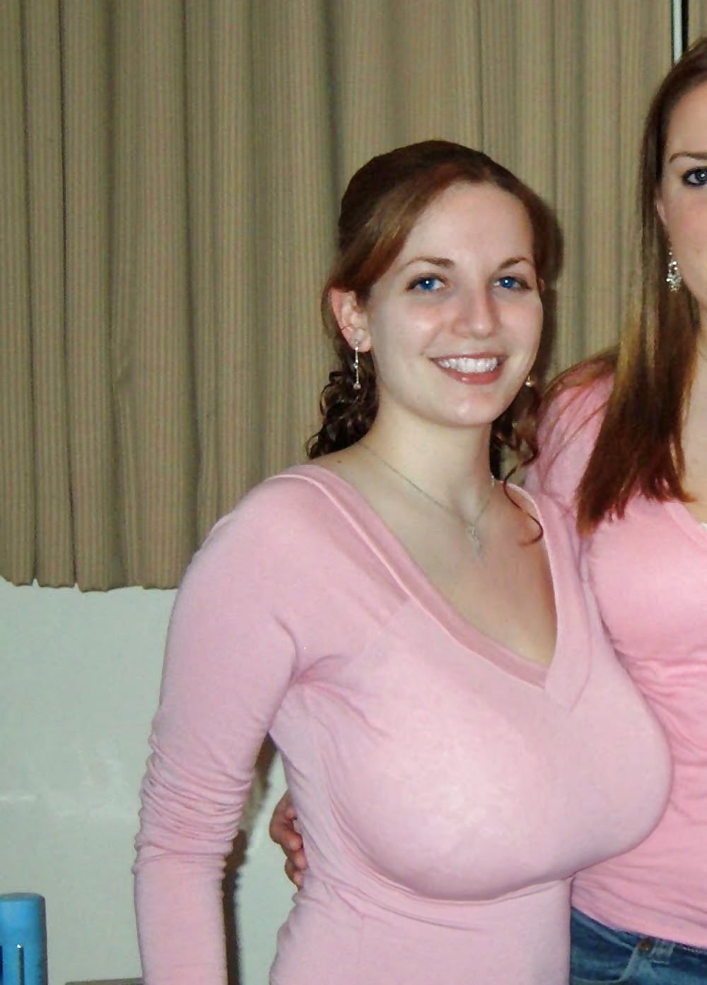 Wife Showed Her Boobs to Her Friends (55 photos) pic