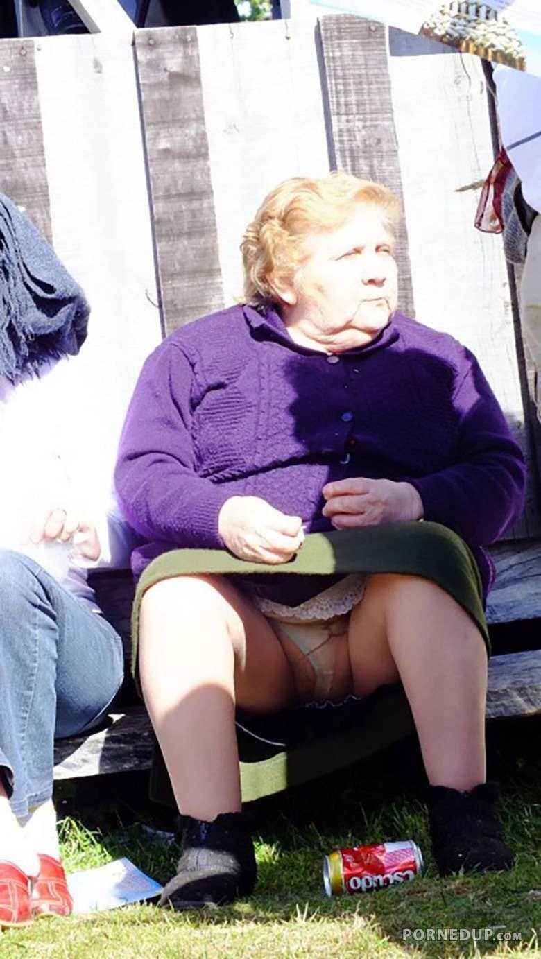 Elderly frau without panties