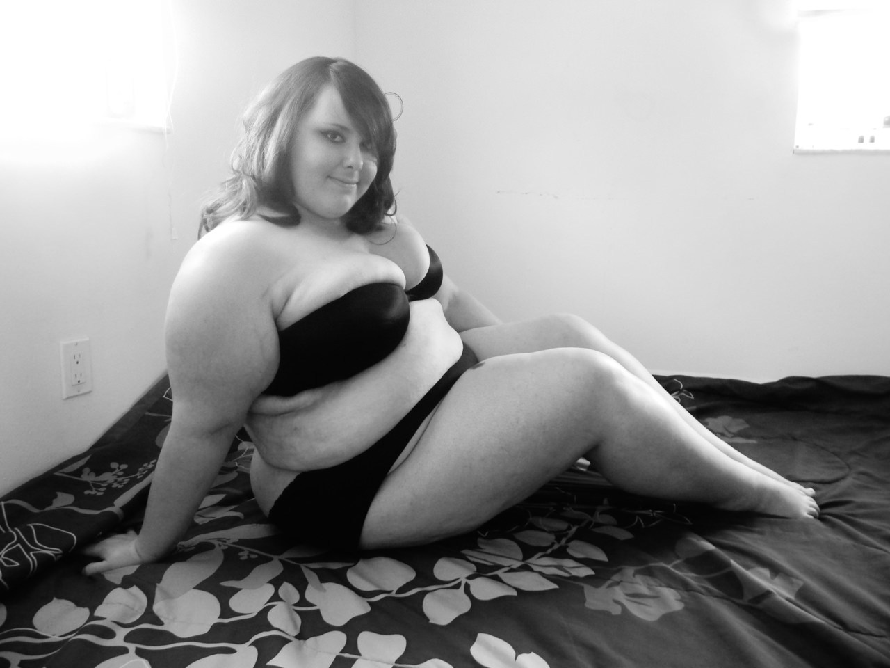 https://motherlesspics.com/uploads/posts/2023-03/1679229639_motherlesspics-com-p-porn-fat-woman-dancing-and-undressing-in-t-30.jpg