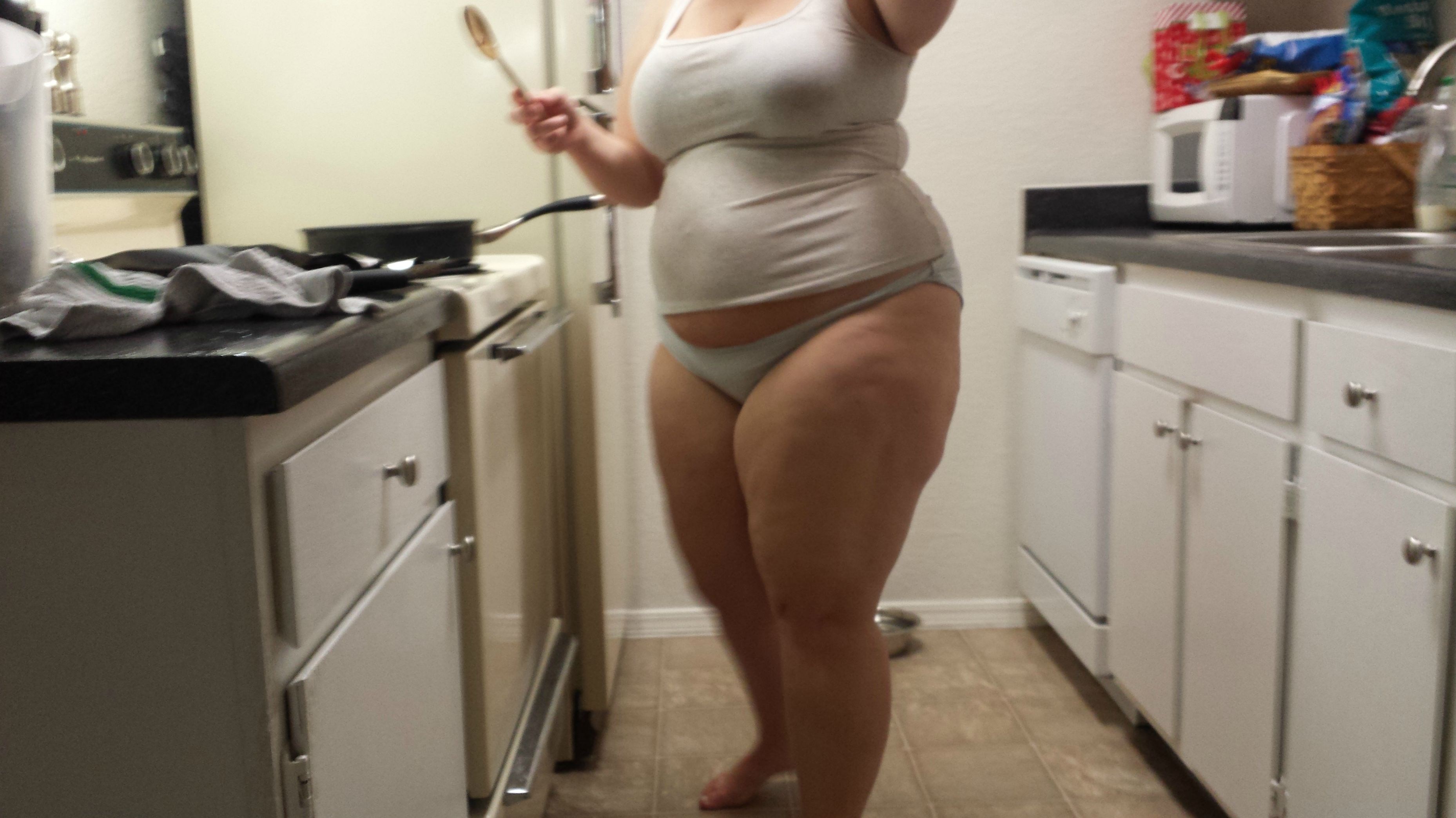 https://motherlesspics.com/uploads/posts/2023-03/1679229667_motherlesspics-com-p-porn-fat-woman-dancing-and-undressing-in-t-31.jpg