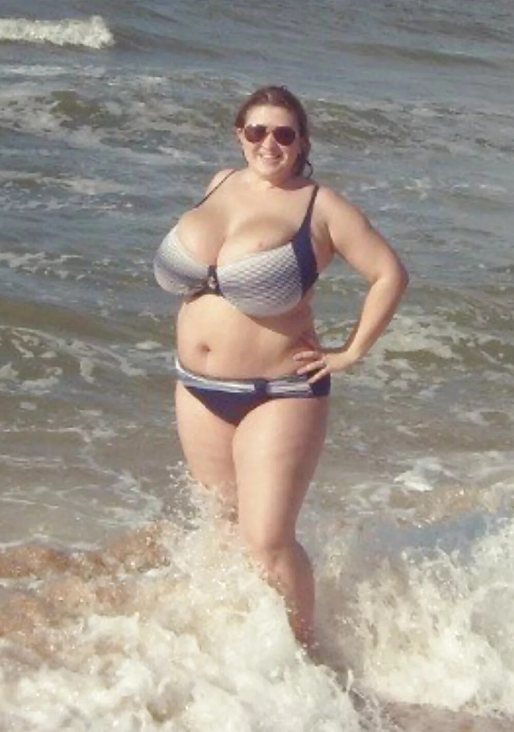 https://motherlesspics.com/uploads/posts/2023-03/1679229719_motherlesspics-com-p-porn-fat-woman-dancing-and-undressing-in-t-53.jpg