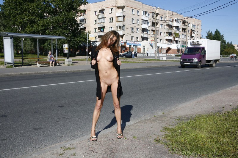 Naked Woman Walks Across Reporter's Live Shot