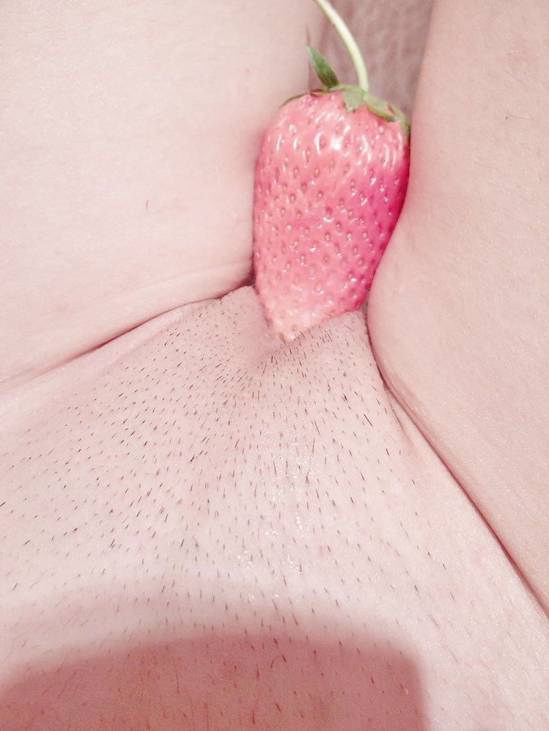 Strawberry Lisa without panties