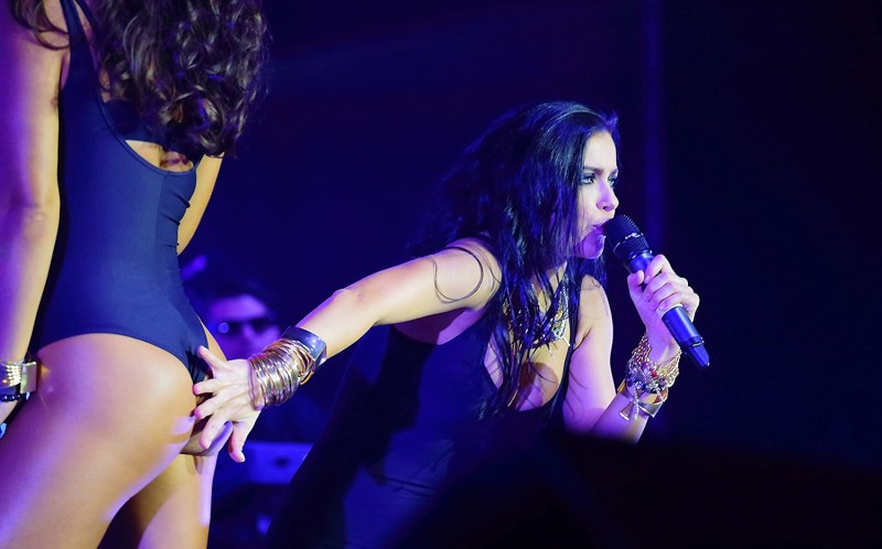 Singers who divided on stage