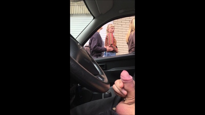 Mature masturbated in the car