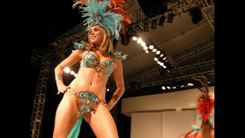 NAKED Vivian Castro. Carnival