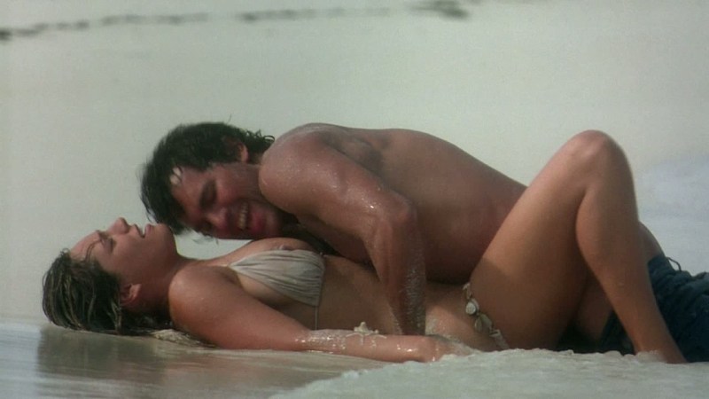 Kelly Brooke Paparazzi beach