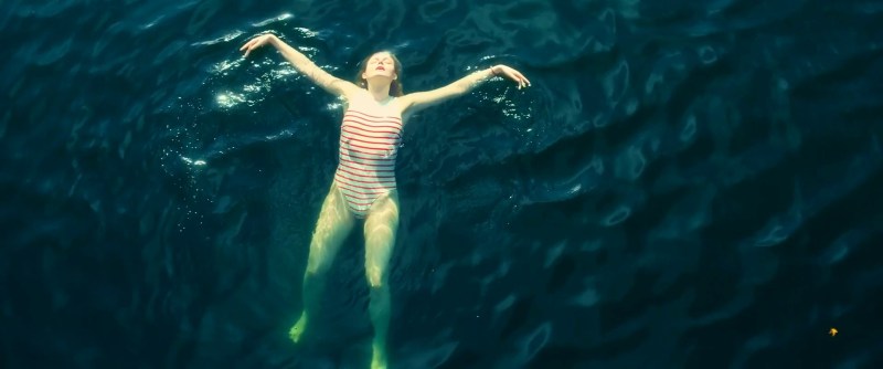 Neon demon erotic scenes