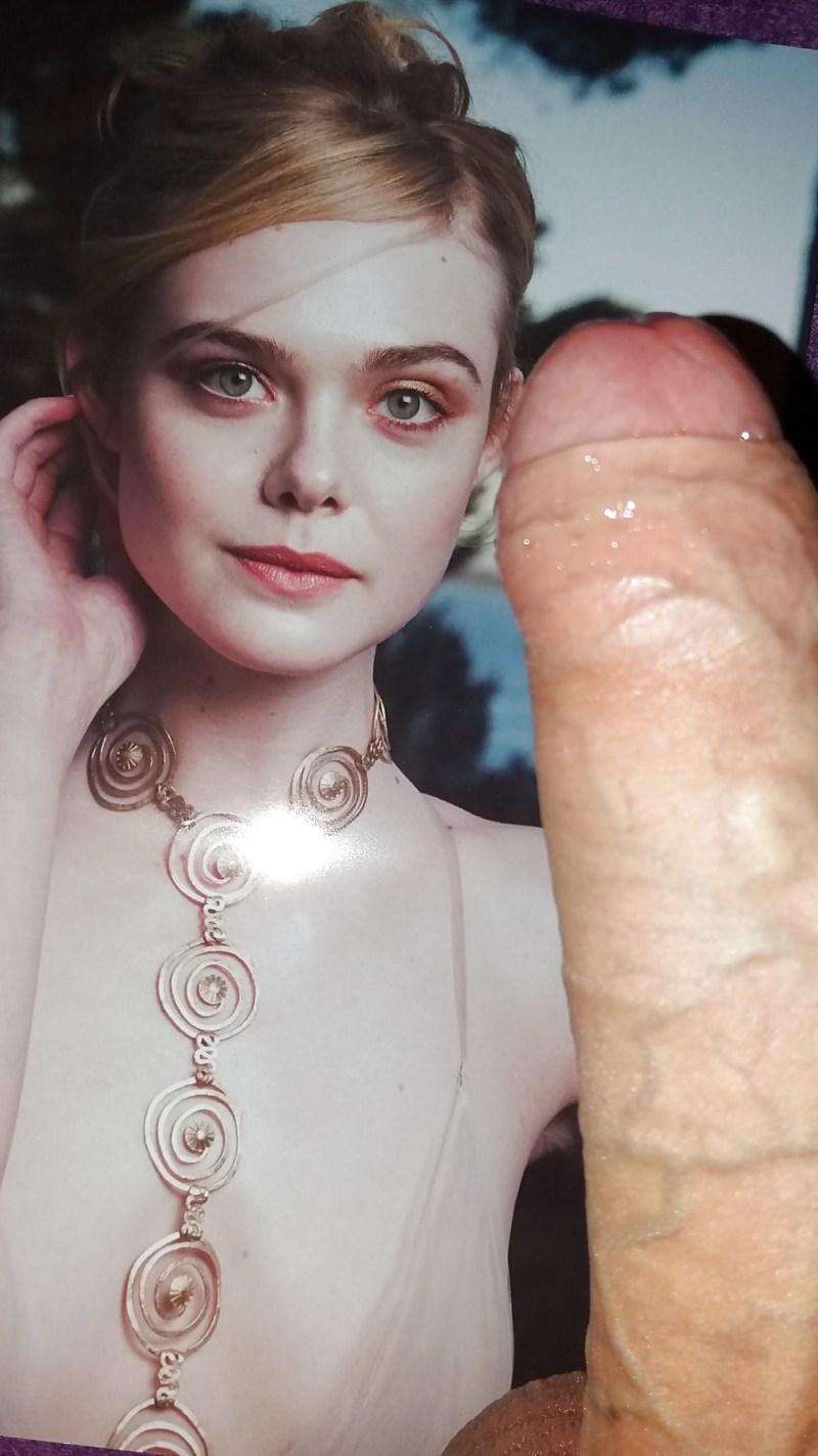 El Fanning Naked in the series