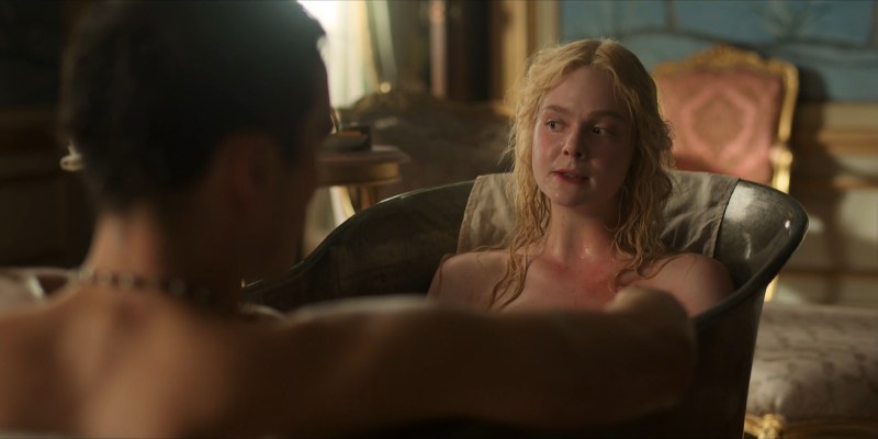 Actress El Fanning Nude