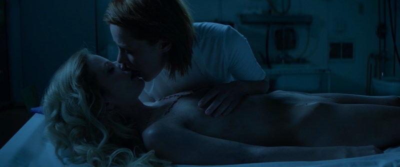 Actress El Fanning Nude