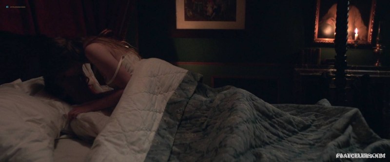 Dakota Fanning hot takes a shower