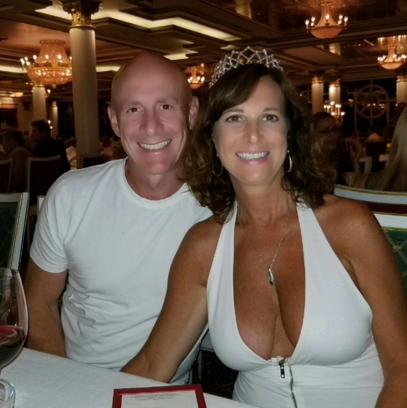 Teeny Lovers Cunnilingus in vannorno