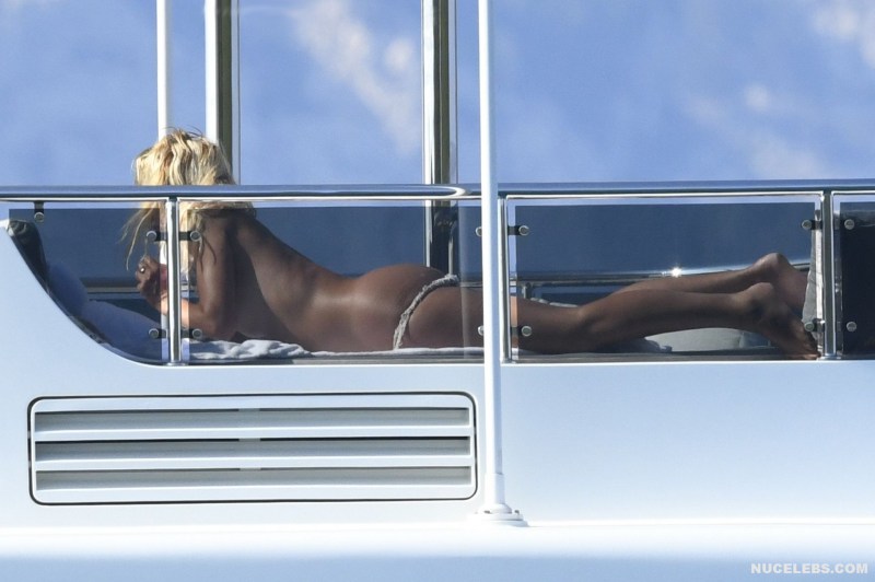 Valeria Marini Nipple