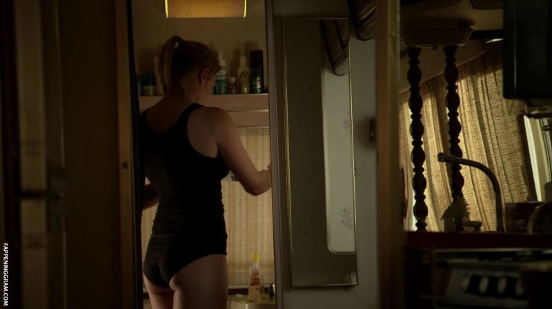 Naked Katie Sakhoff in the film Riddik