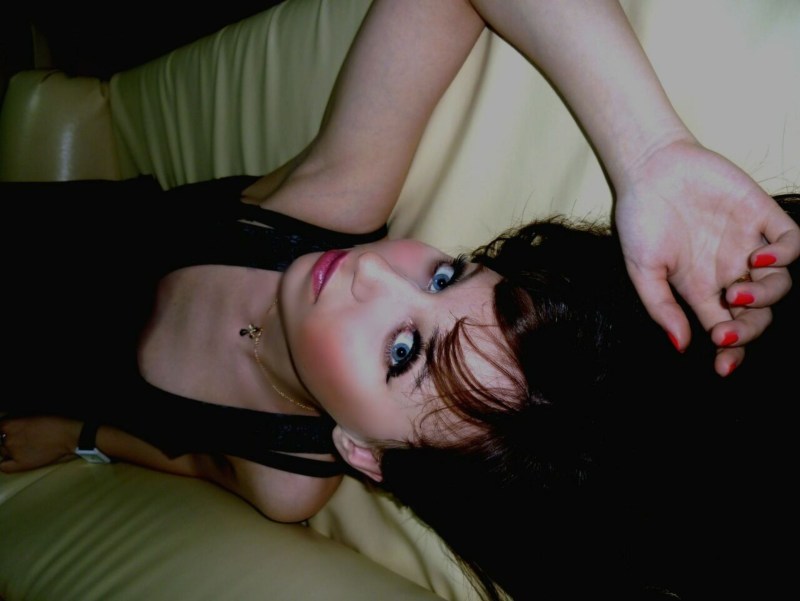 Yana Troyanova breasts