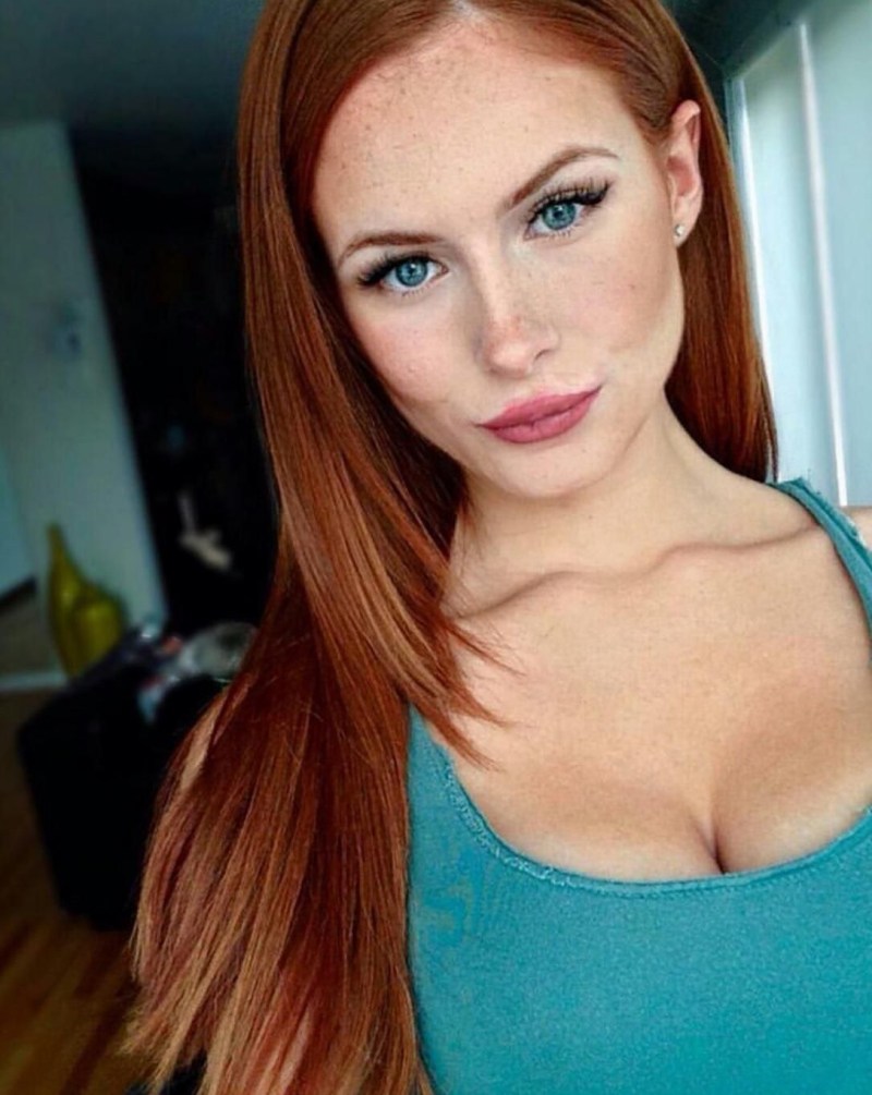 Red -haired porn actress in a grid Cumshot