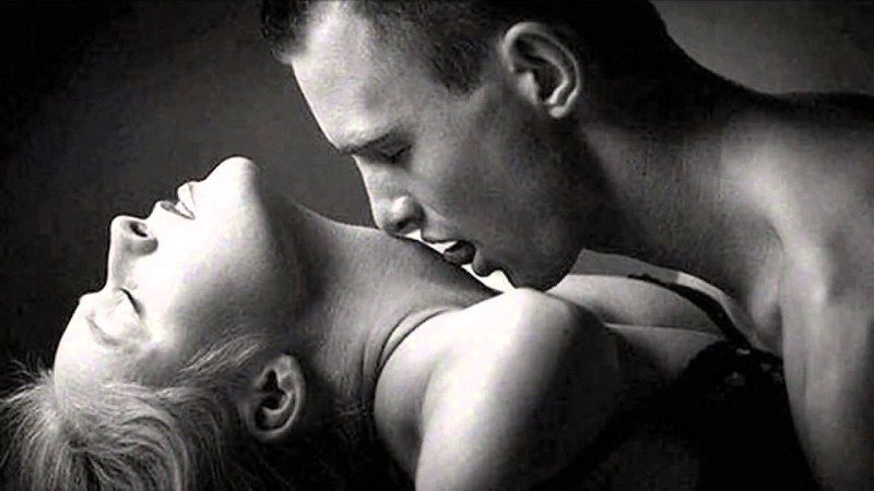 Missionary fuck in the field