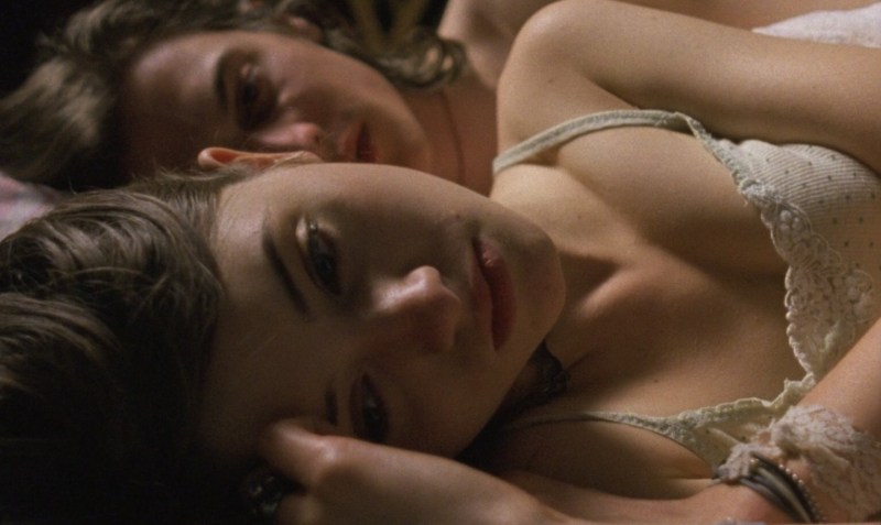 Natalia Dyer very strange things naked