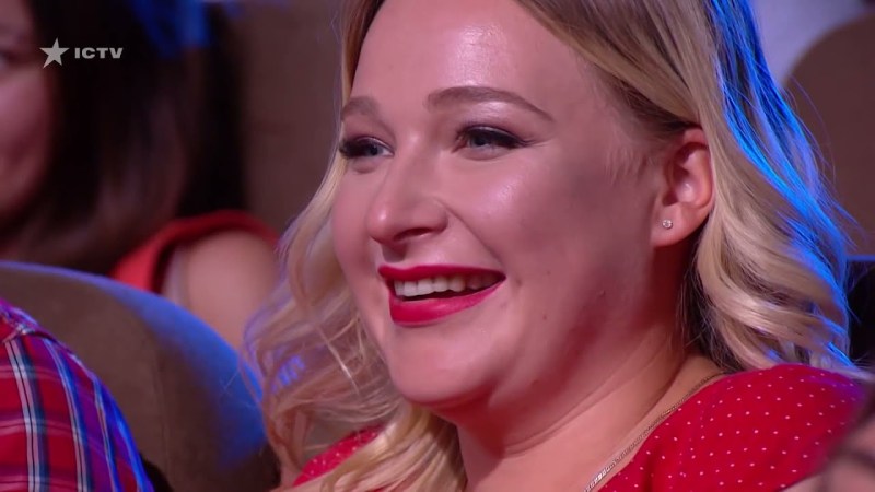 Yana Glushchenko for three on the beach