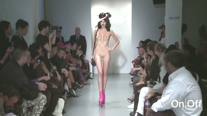 Fully naked fashion model