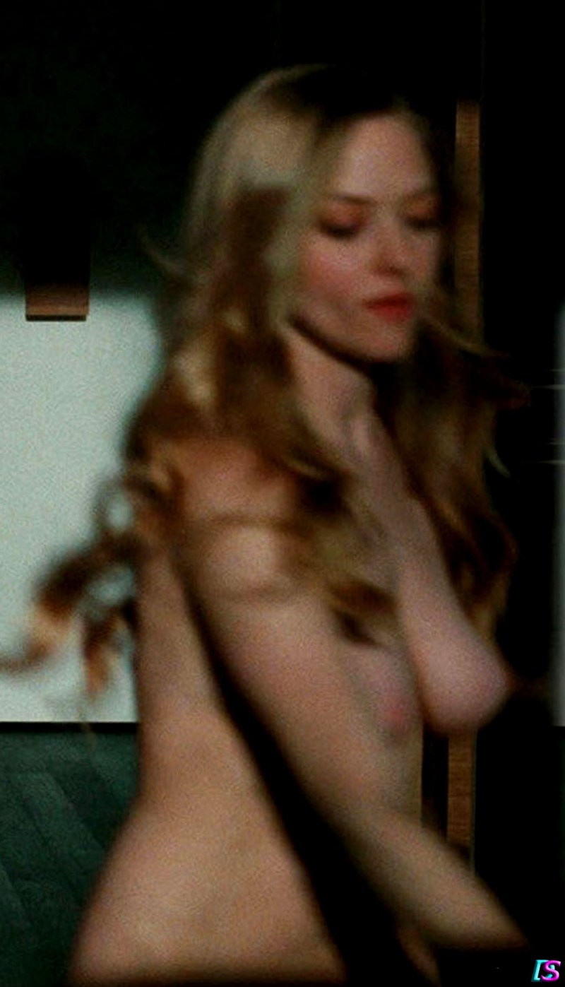 Actress Amanda Seyfrid boobs