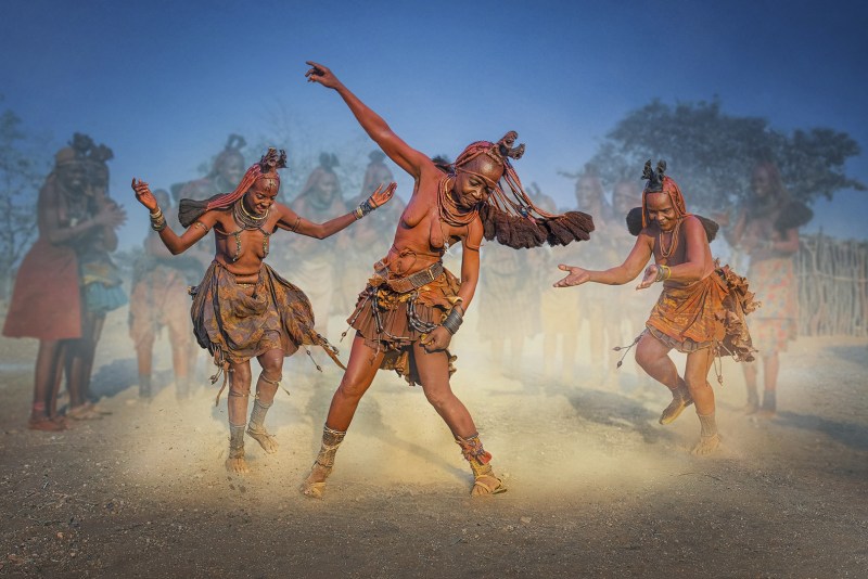 Naked women of African tribes