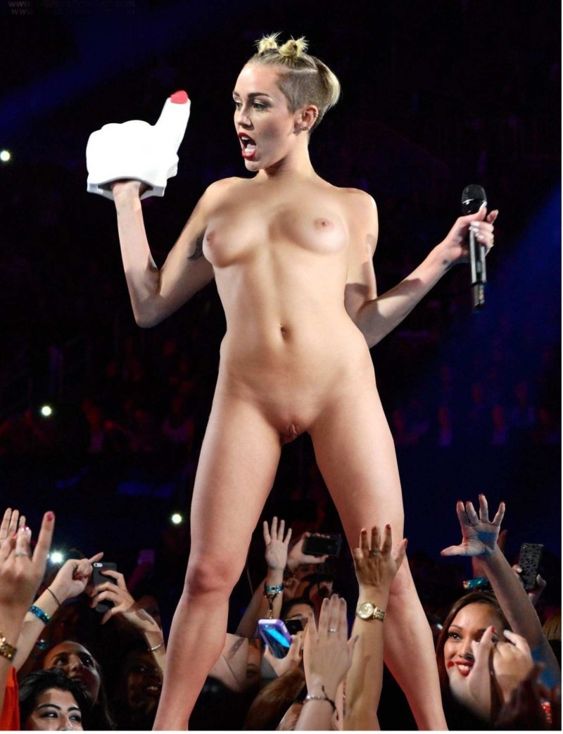 Miley Cyrus Naked on stage