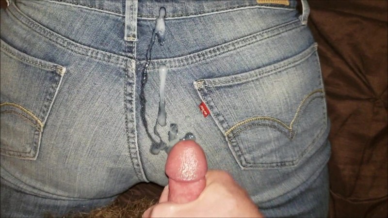 Jeans with an unbuttoned width