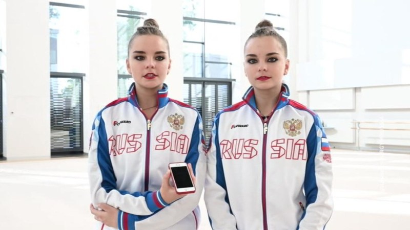 Cupcake diagram with a tube