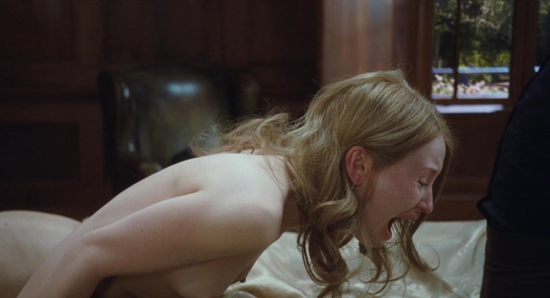 Actress Emily Browning Naked