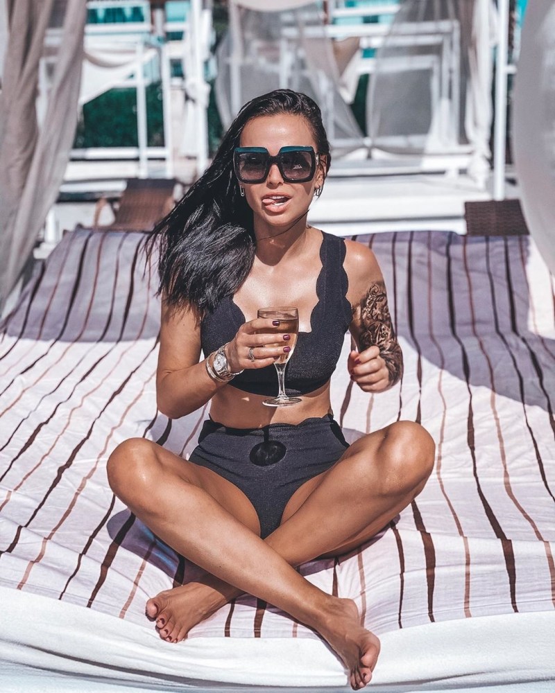 Victoria June spread legs