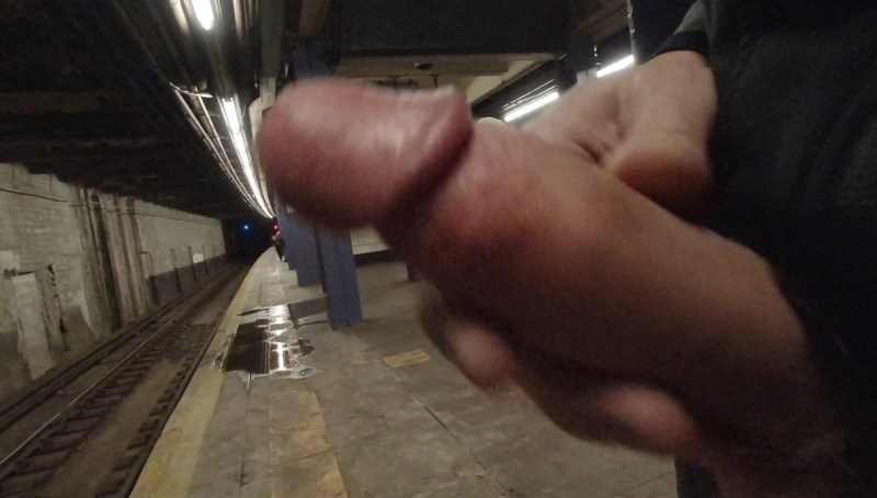 Lola Fae - The Slutty Commeter's Clumsy Joyride