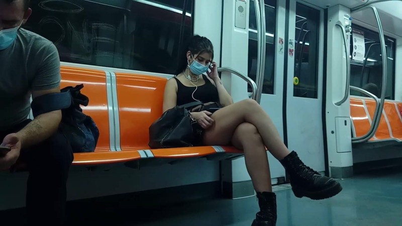 Women Exposing Herself all naked on a Subway