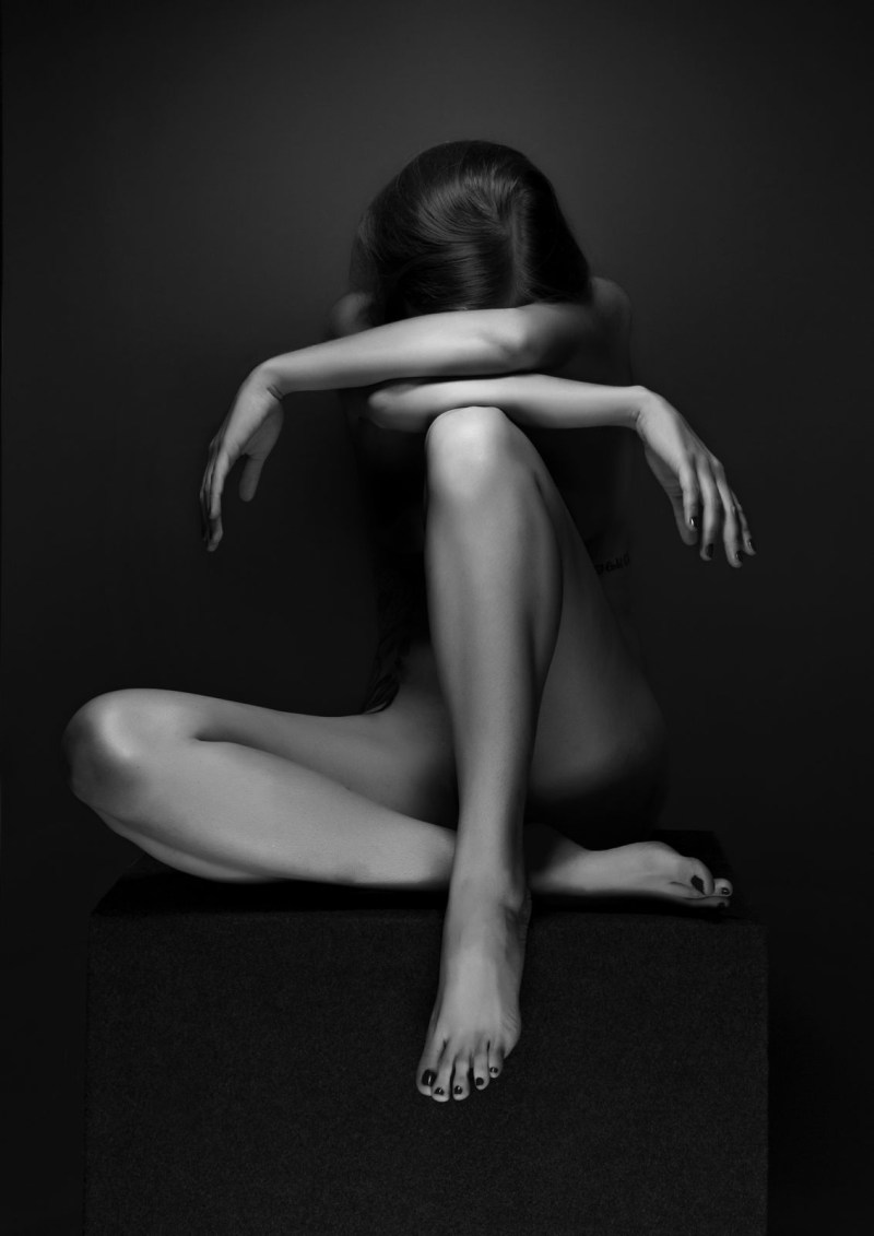 The girl is sad by the water