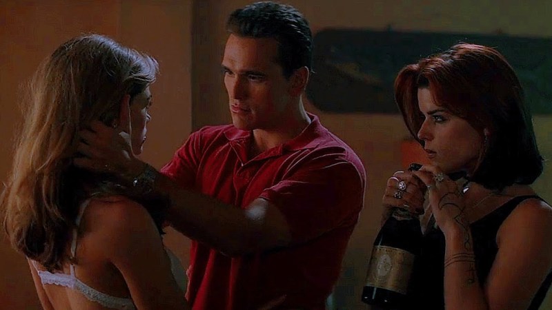 Denise Richards and Niv Campbell kiss