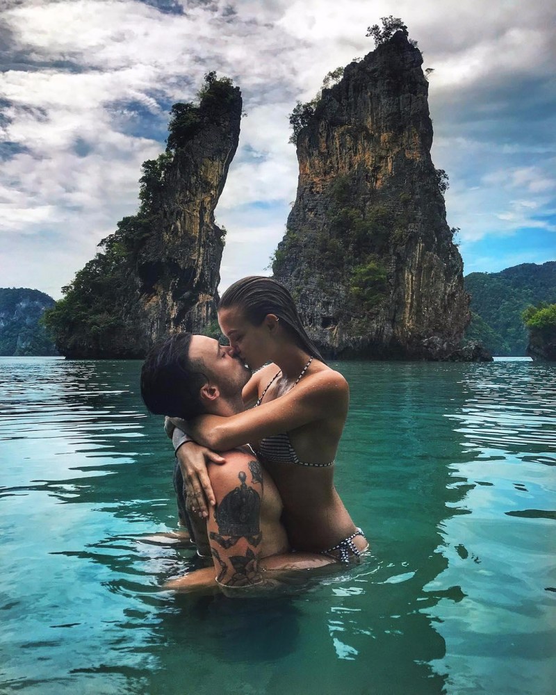 Kiss in the water