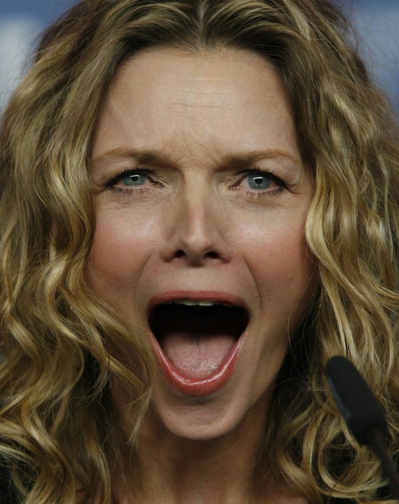 Michelle pfaiffer bed scenes