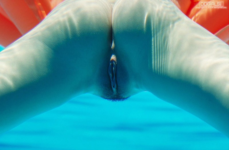 Naked diving without clothes