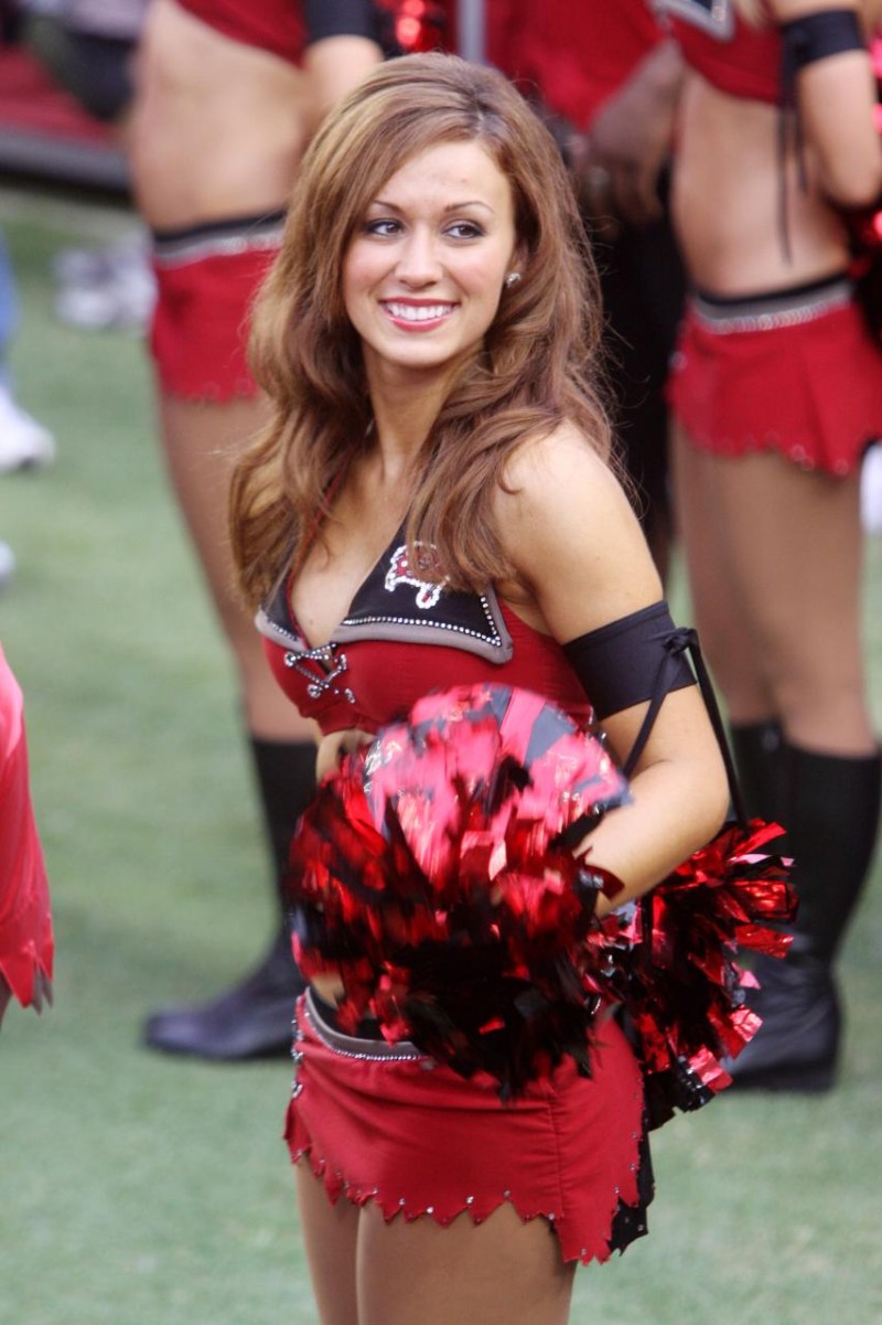 Irina Shayk in linen intimissimi