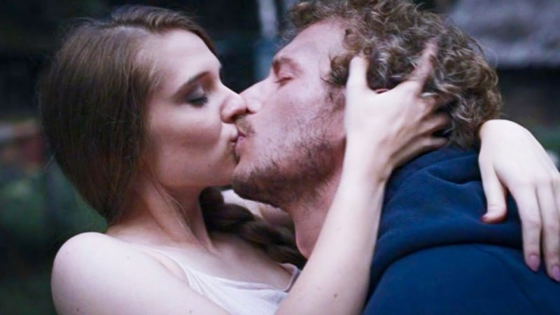 Samoyed likes I am too white too fluffy