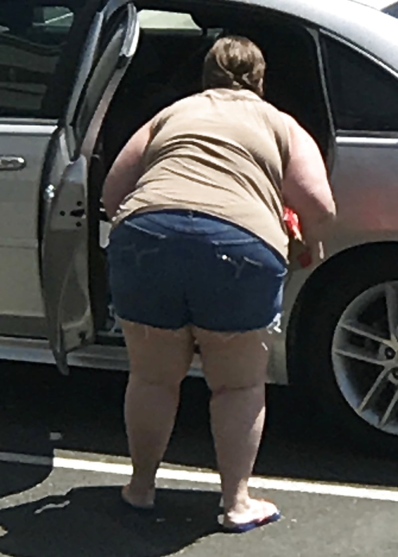 Full -time girl under a skirt