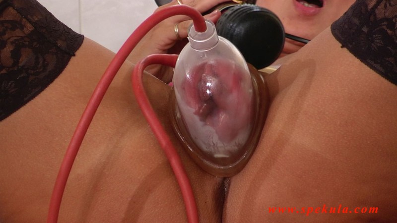 Vacuum pump for scrotum