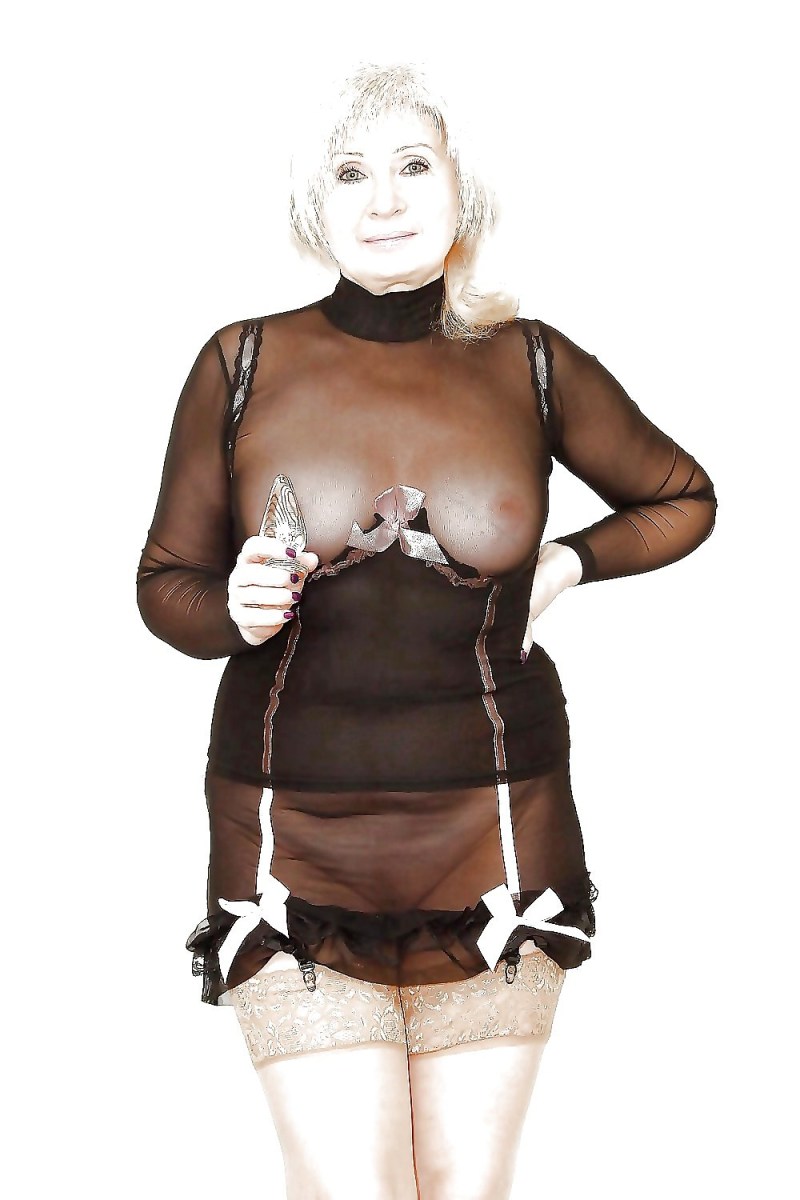 Mature Saggy Tits without a bra with clothes