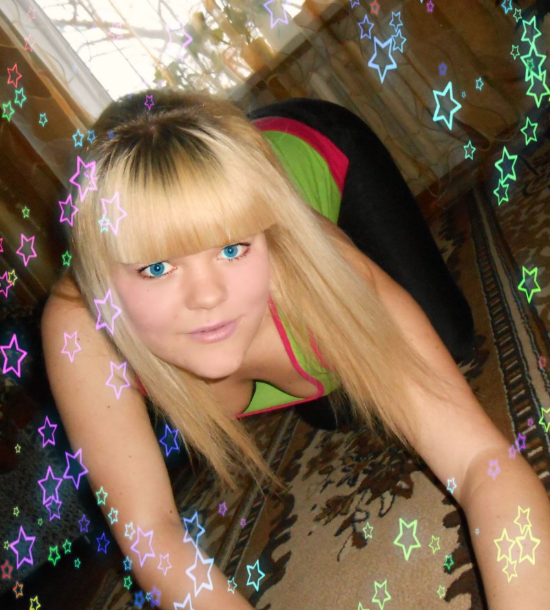 In my yard, acacia blooms, I go smiles without melting